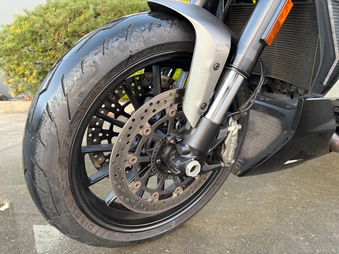 2019 DUCATI DIAVEL 1260 (SANDSTONE GREY) Grey