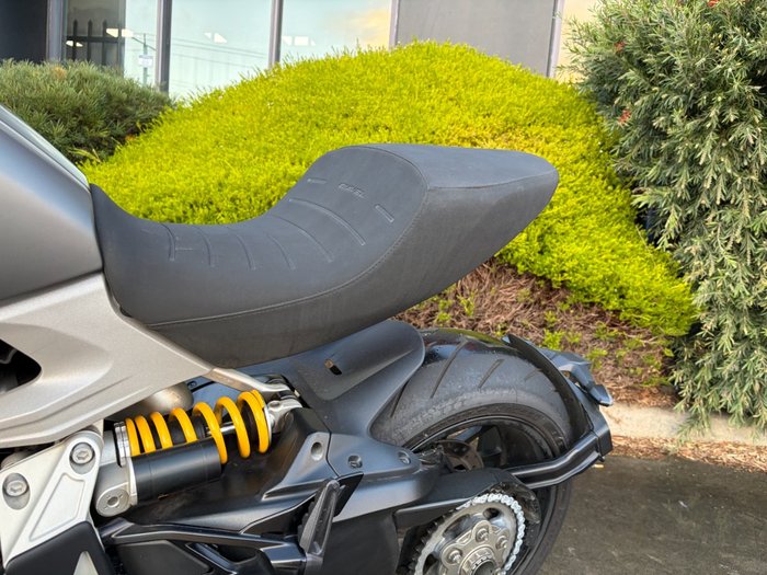 2019 DUCATI DIAVEL 1260 (SANDSTONE GREY) Grey