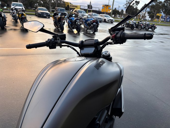 2019 DUCATI DIAVEL 1260 (SANDSTONE GREY) Grey