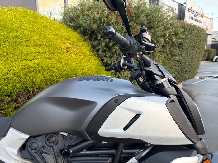 2019 DUCATI DIAVEL 1260 (SANDSTONE GREY) Grey