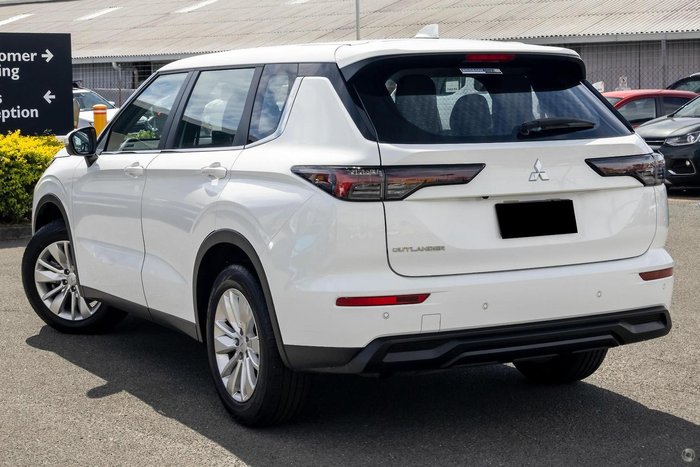 2025 Mitsubishi Outlander ES