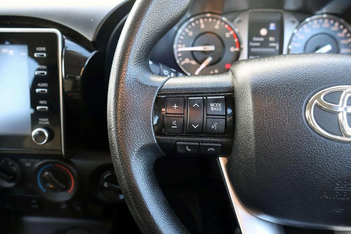 2022 Toyota Hilux SR