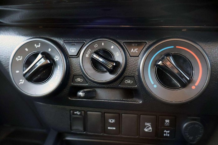 2022 Toyota Hilux SR