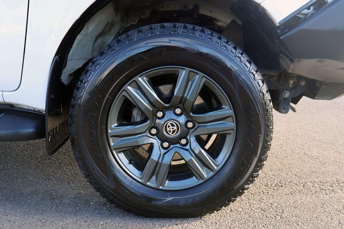 2022 Toyota Hilux SR