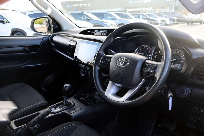 2022 Toyota Hilux SR