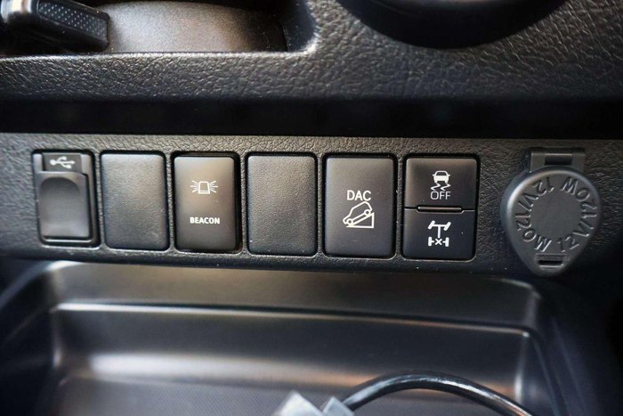 2022 Toyota Hilux SR