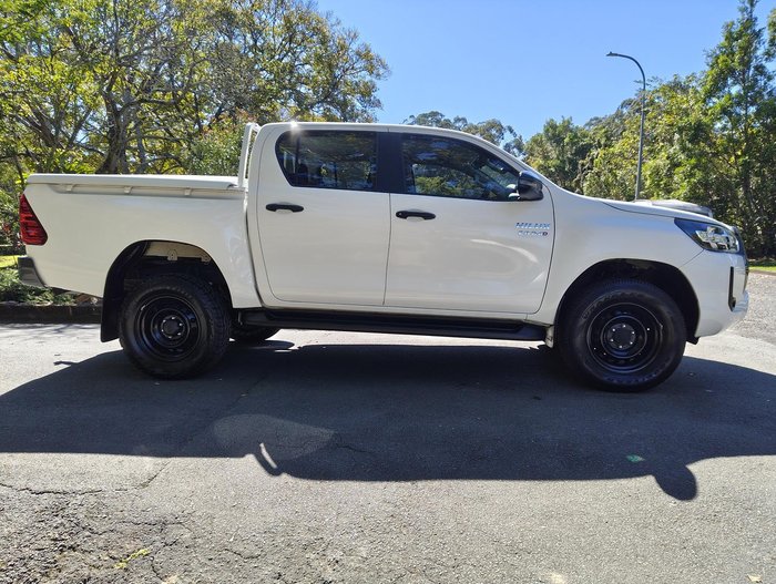 2022 Toyota Hilux SR