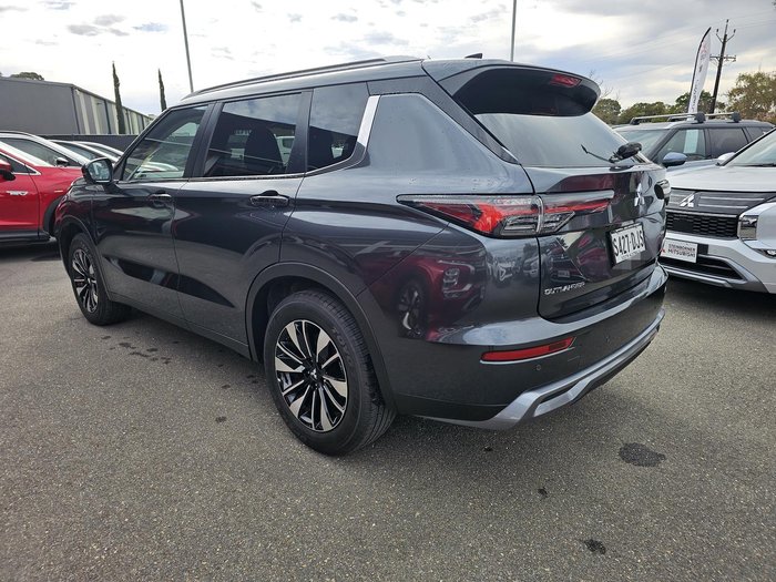 2025 Mitsubishi Outlander LS