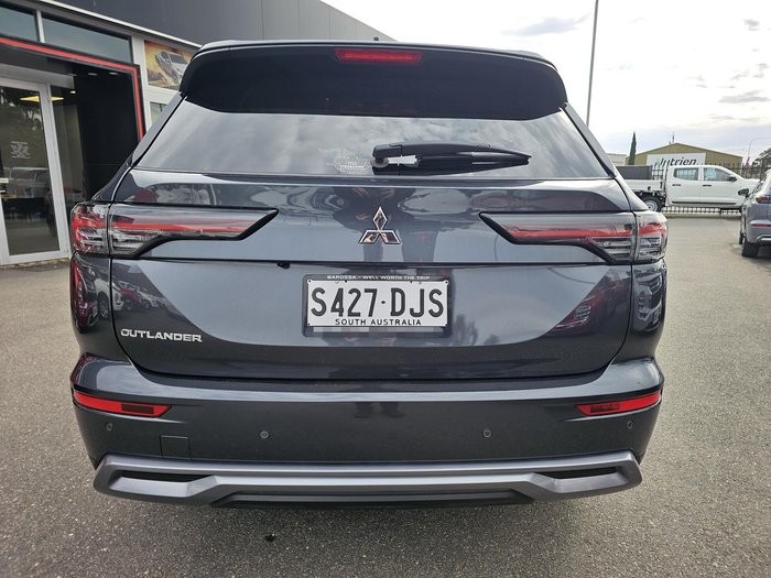 2025 Mitsubishi Outlander LS