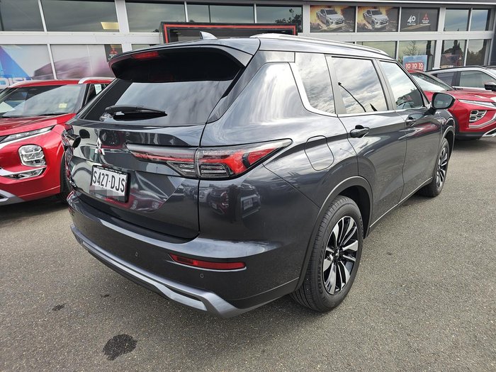 2025 Mitsubishi Outlander LS