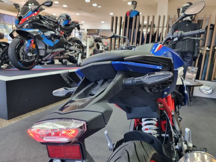 2026 BMW Motorrad G 310 R RACINGBLUE METALLIC