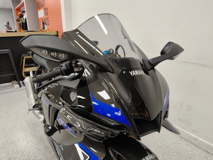 2025 YAMAHA YZF-R1 M Black