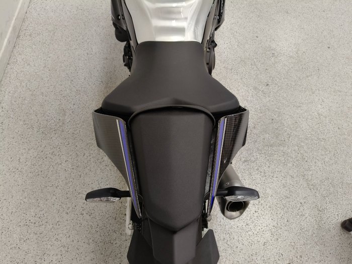 2025 YAMAHA YZF-R1 M Black
