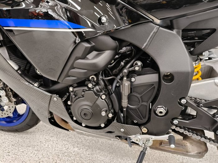 2025 YAMAHA YZF-R1 M Black