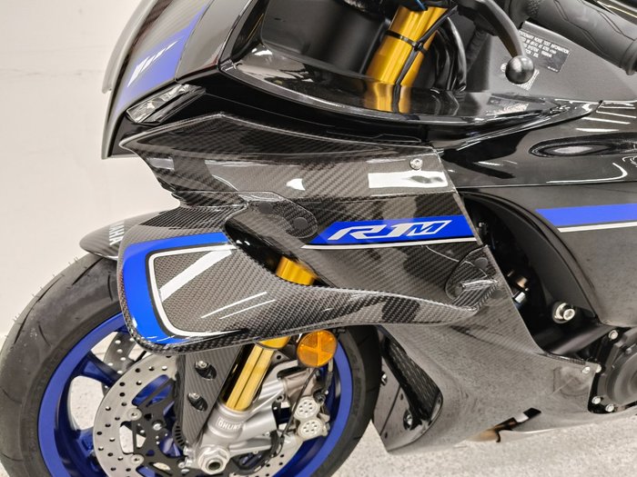 2025 YAMAHA YZF-R1 M Black