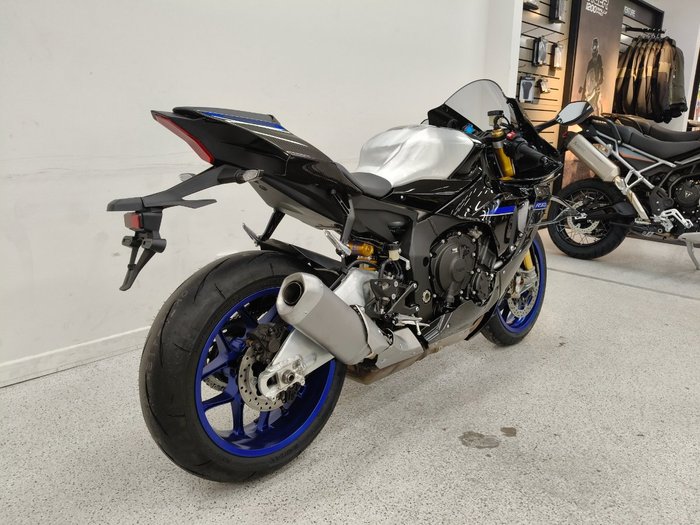 2025 YAMAHA YZF-R1 M Black