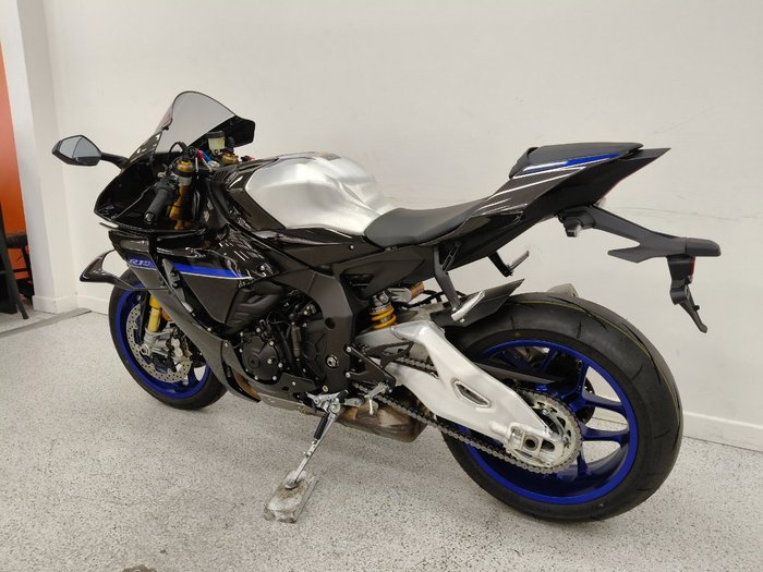 2025 YAMAHA YZF-R1 M Black