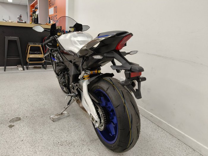 2025 YAMAHA YZF-R1 M Black