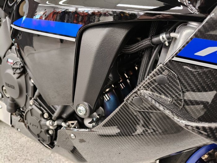 2025 YAMAHA YZF-R1 M Black
