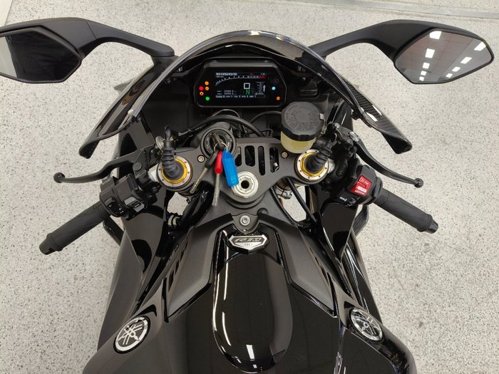 2025 YAMAHA YZF-R1 M Black