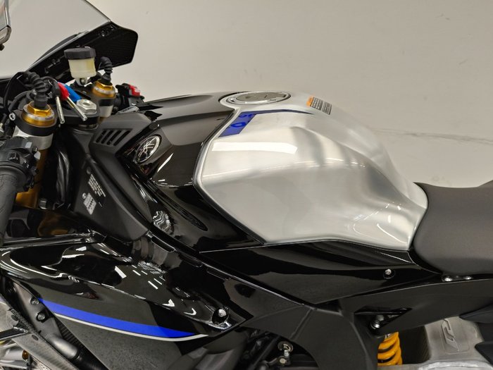2025 YAMAHA YZF-R1 M Black