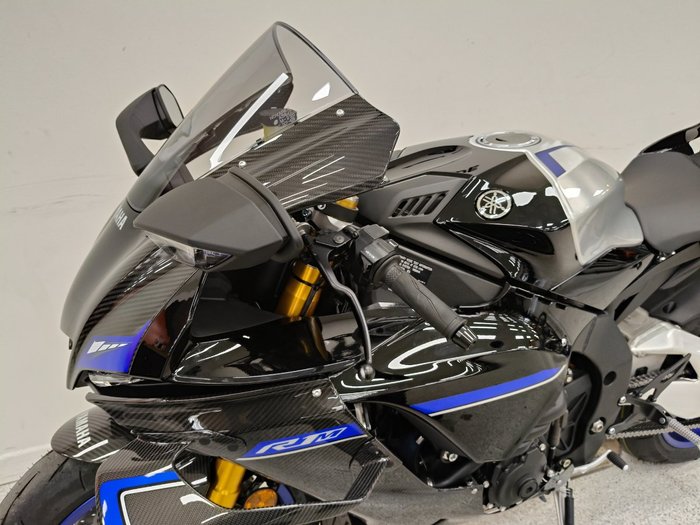 2025 YAMAHA YZF-R1 M Black