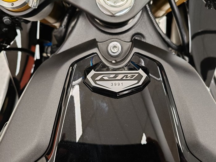 2025 YAMAHA YZF-R1 M Black