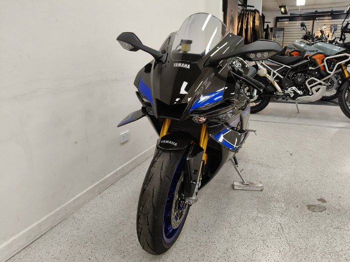 2025 YAMAHA YZF-R1 M Black