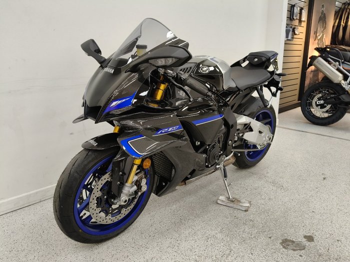 2025 YAMAHA YZF-R1 M Black