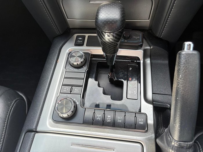 2020 Toyota Landcruiser VX