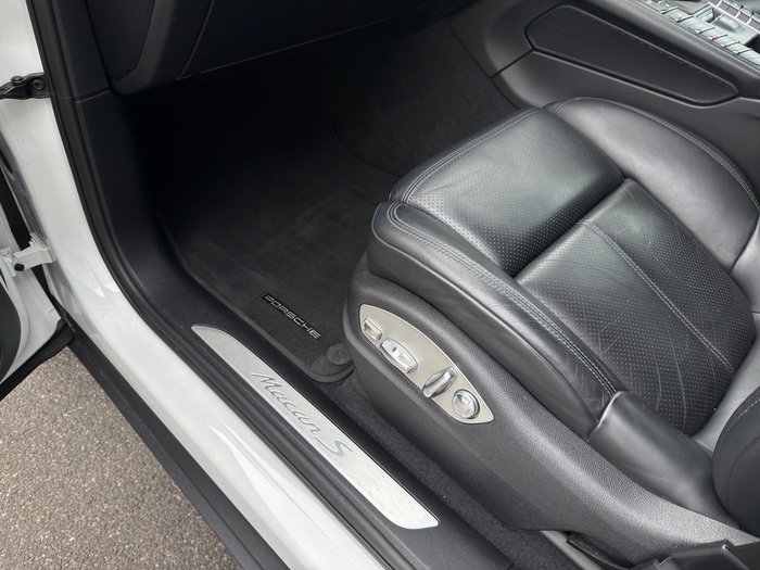 2020 Porsche Macan S