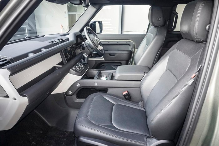2024 Land Rover Defender 90 P400 X-Dynamic SE