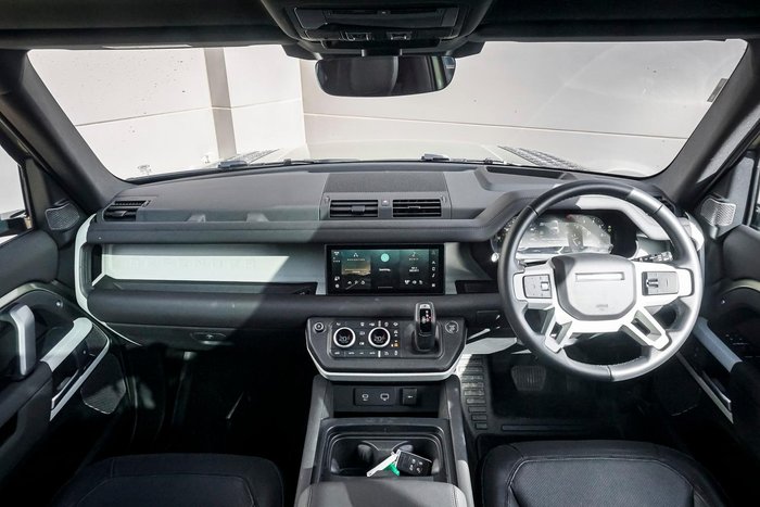 2024 Land Rover Defender 90 P400 X-Dynamic SE