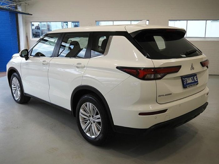 2024 Mitsubishi Outlander ES
