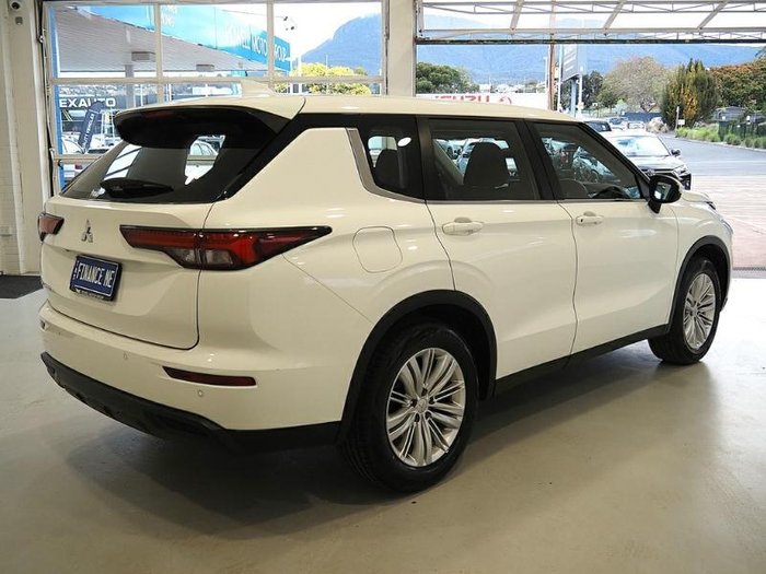 2024 Mitsubishi Outlander ES