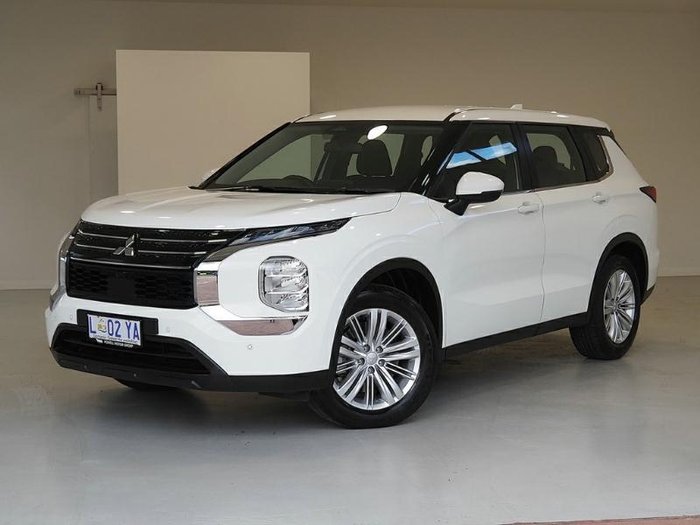 2024 Mitsubishi Outlander ES