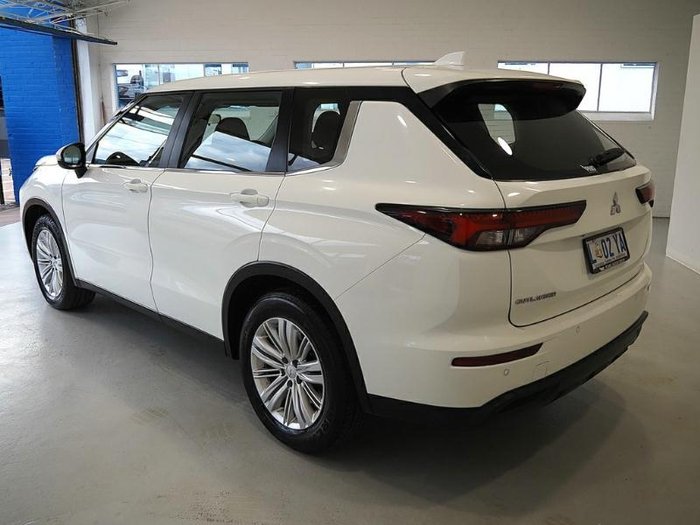 2024 Mitsubishi Outlander ES