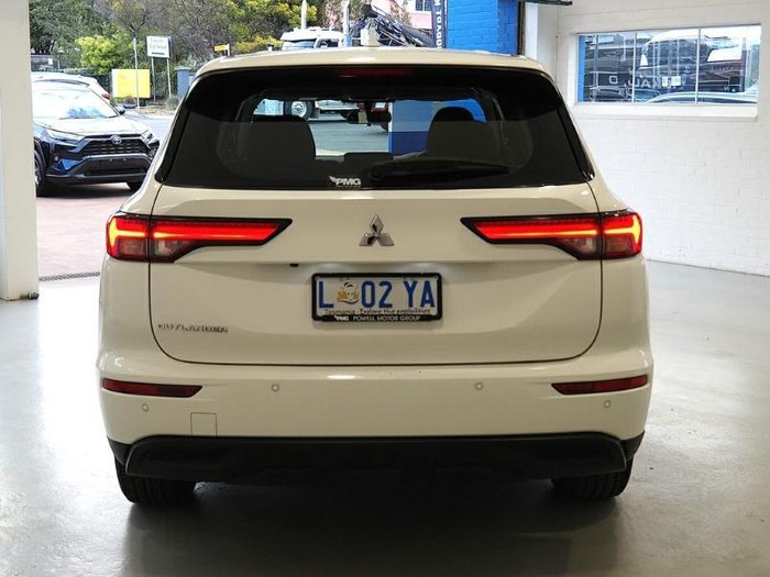 2024 Mitsubishi Outlander ES