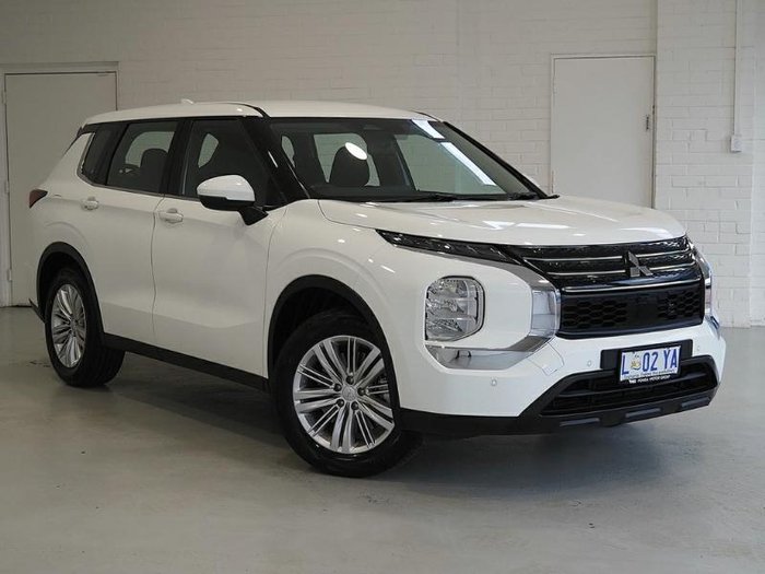 2024 Mitsubishi Outlander ES