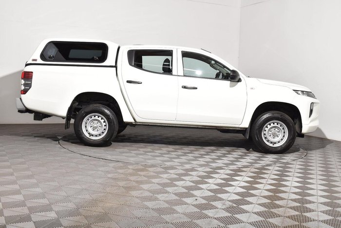 2021 Mitsubishi Triton GLX