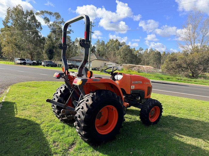 Kubota L3200