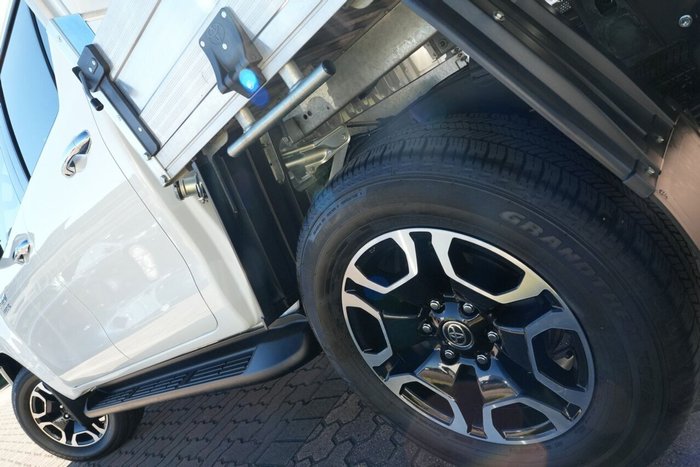 2023 Toyota Hilux SR5