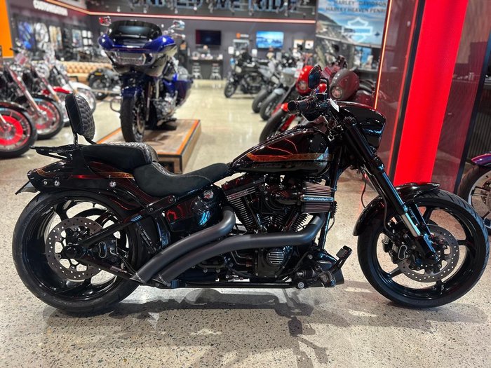 2016 Harley-Davidson CVO Pro Street Breakout (FXSE) CVO Black
