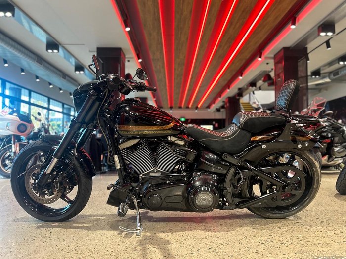 2016 Harley-Davidson CVO Pro Street Breakout (FXSE) CVO Black