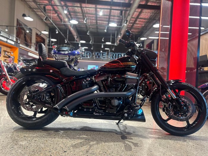 2016 Harley-Davidson CVO Pro Street Breakout (FXSE) CVO Black