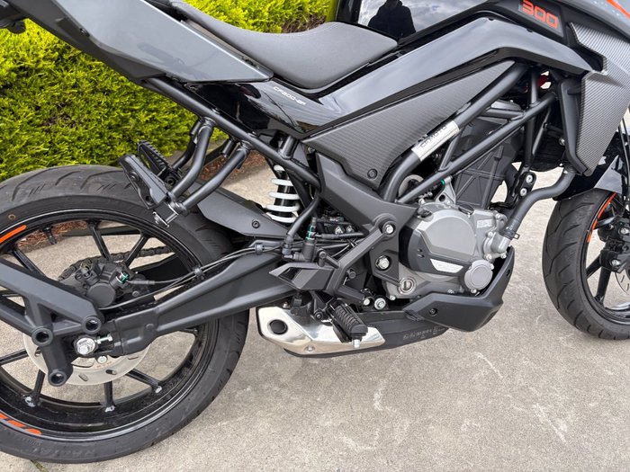 2022 CFMOTO 300 NK ABS