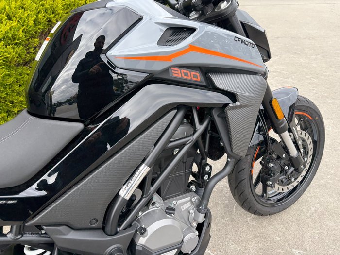 2022 CFMOTO 300 NK ABS