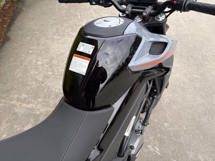 2022 CFMOTO 300 NK ABS