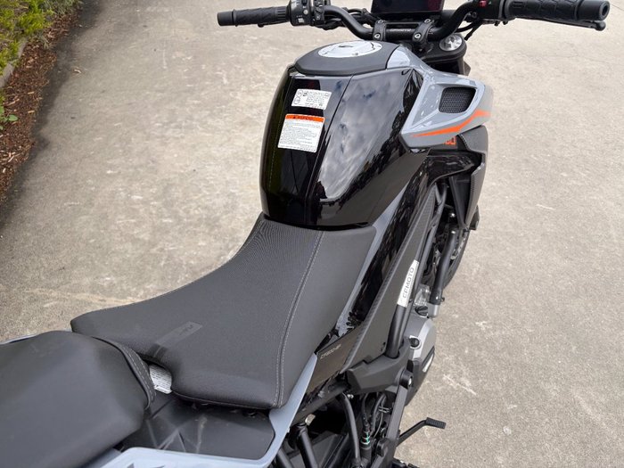 2022 CFMOTO 300 NK ABS