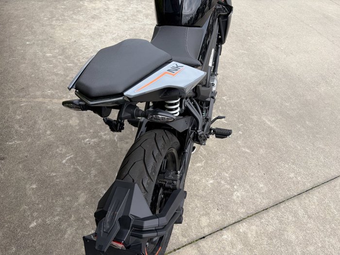2022 CFMOTO 300 NK ABS